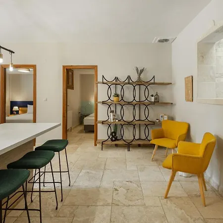 Louise, Trani Ammouda #feelslikehome * אורמוס פנגיאס