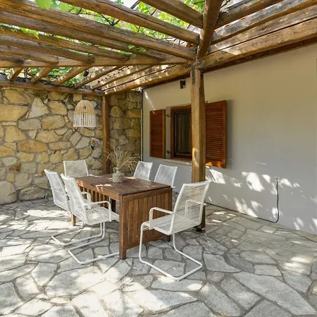 Louise, Trani Ammouda #feelslikehome * Órmosz Panajász