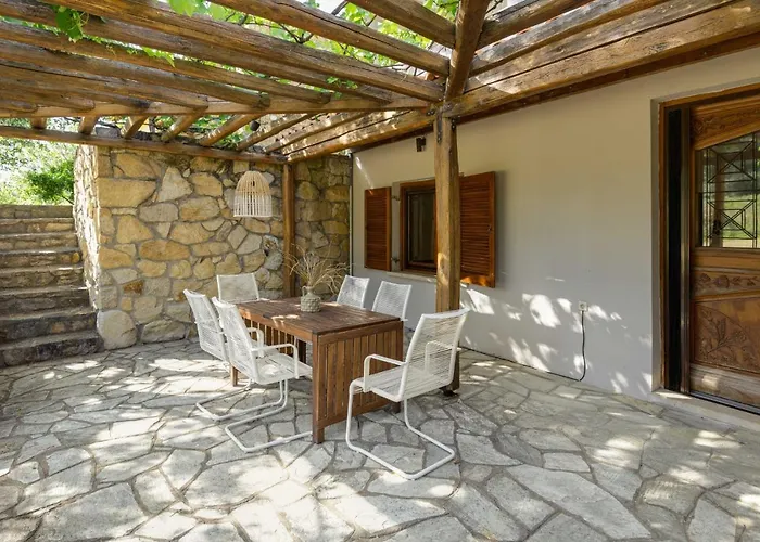 Louise, Trani Ammouda #feelslikehome * אורמוס פנגיאס