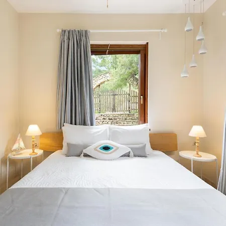 Louise, Trani Ammouda #feelslikehome Ormos Panagias